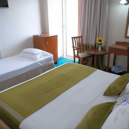 Otel Glarentza 3*