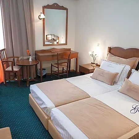 Glarentza Otel